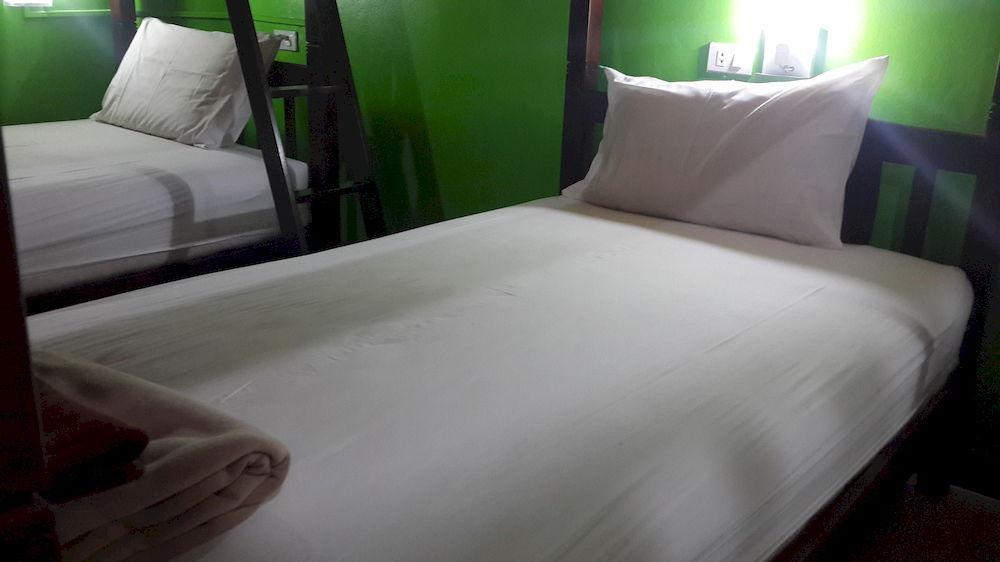 Silla Patong Hostel Εξωτερικό φωτογραφία