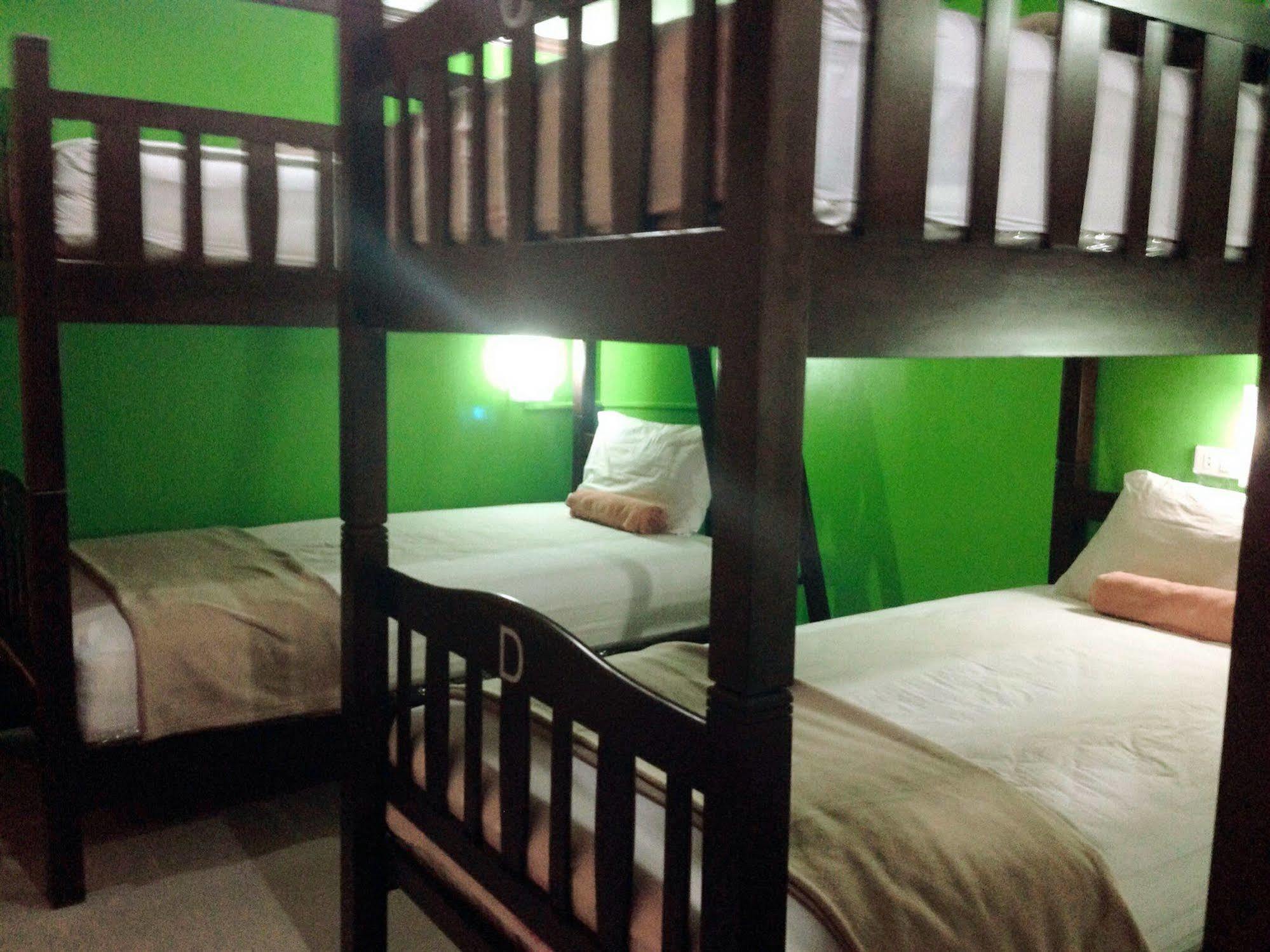 Silla Patong Hostel Εξωτερικό φωτογραφία