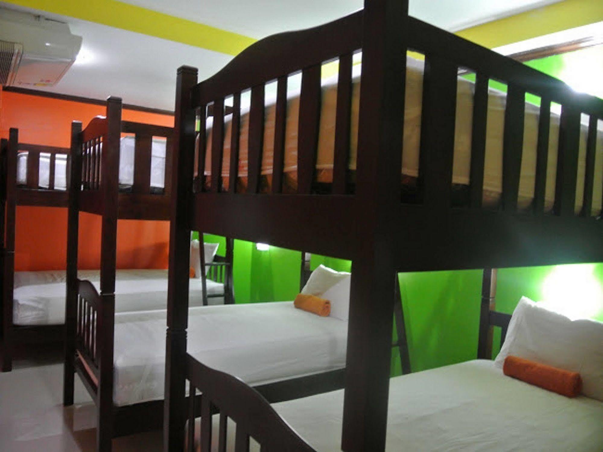Silla Patong Hostel Εξωτερικό φωτογραφία