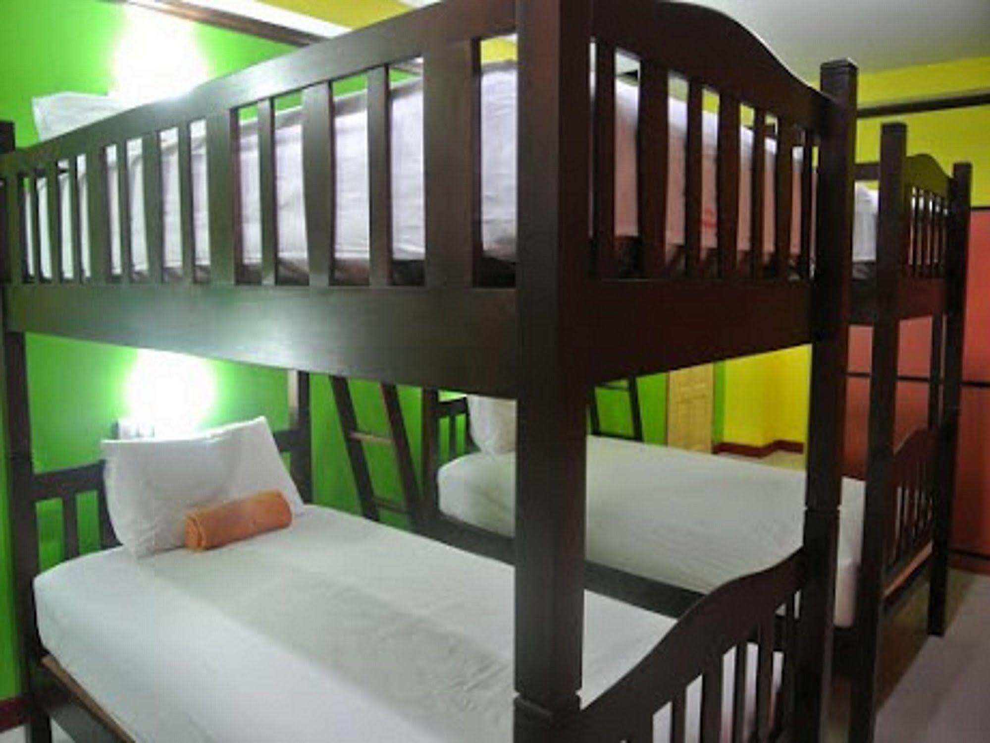 Silla Patong Hostel Εξωτερικό φωτογραφία