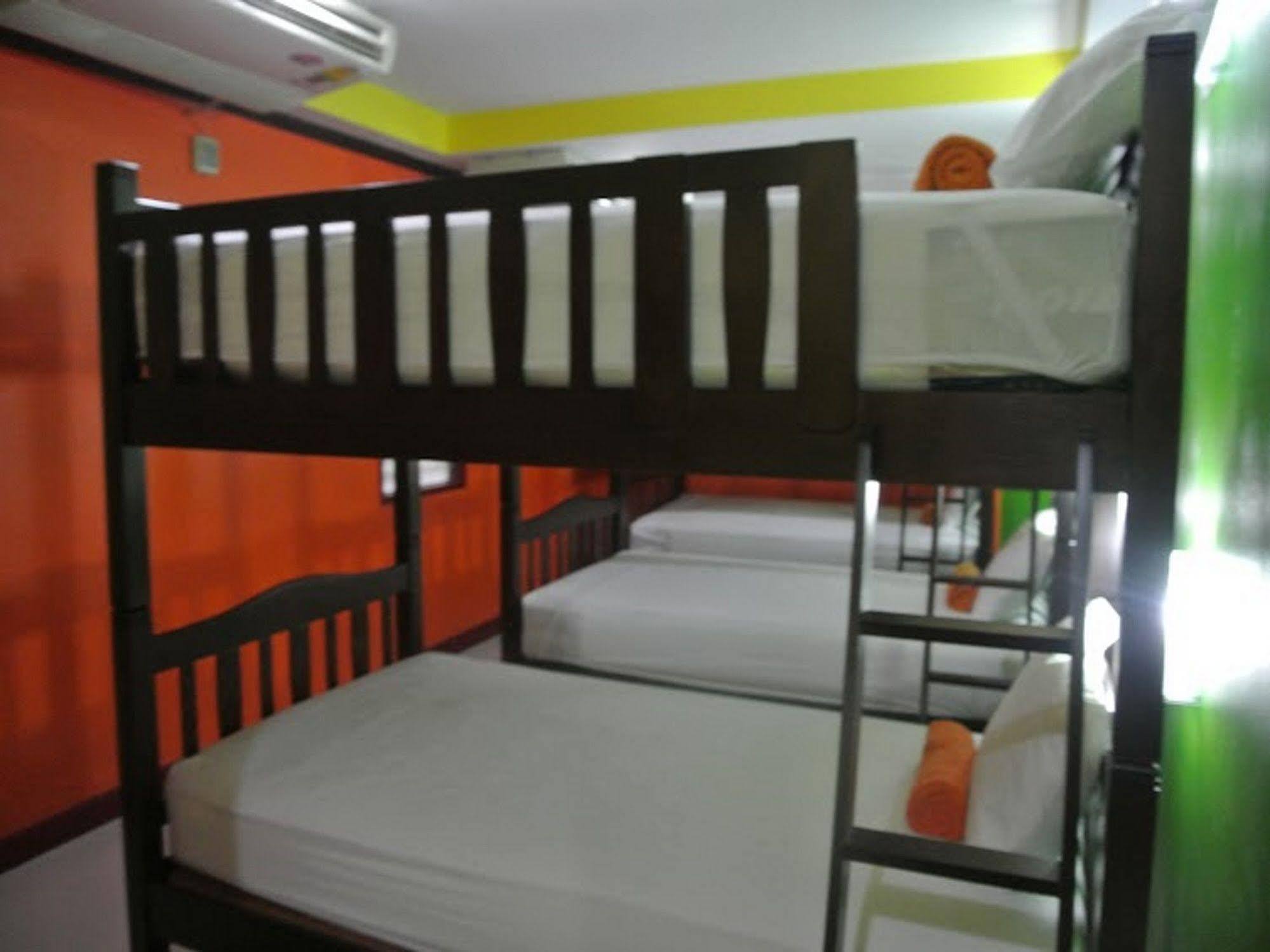 Silla Patong Hostel Εξωτερικό φωτογραφία