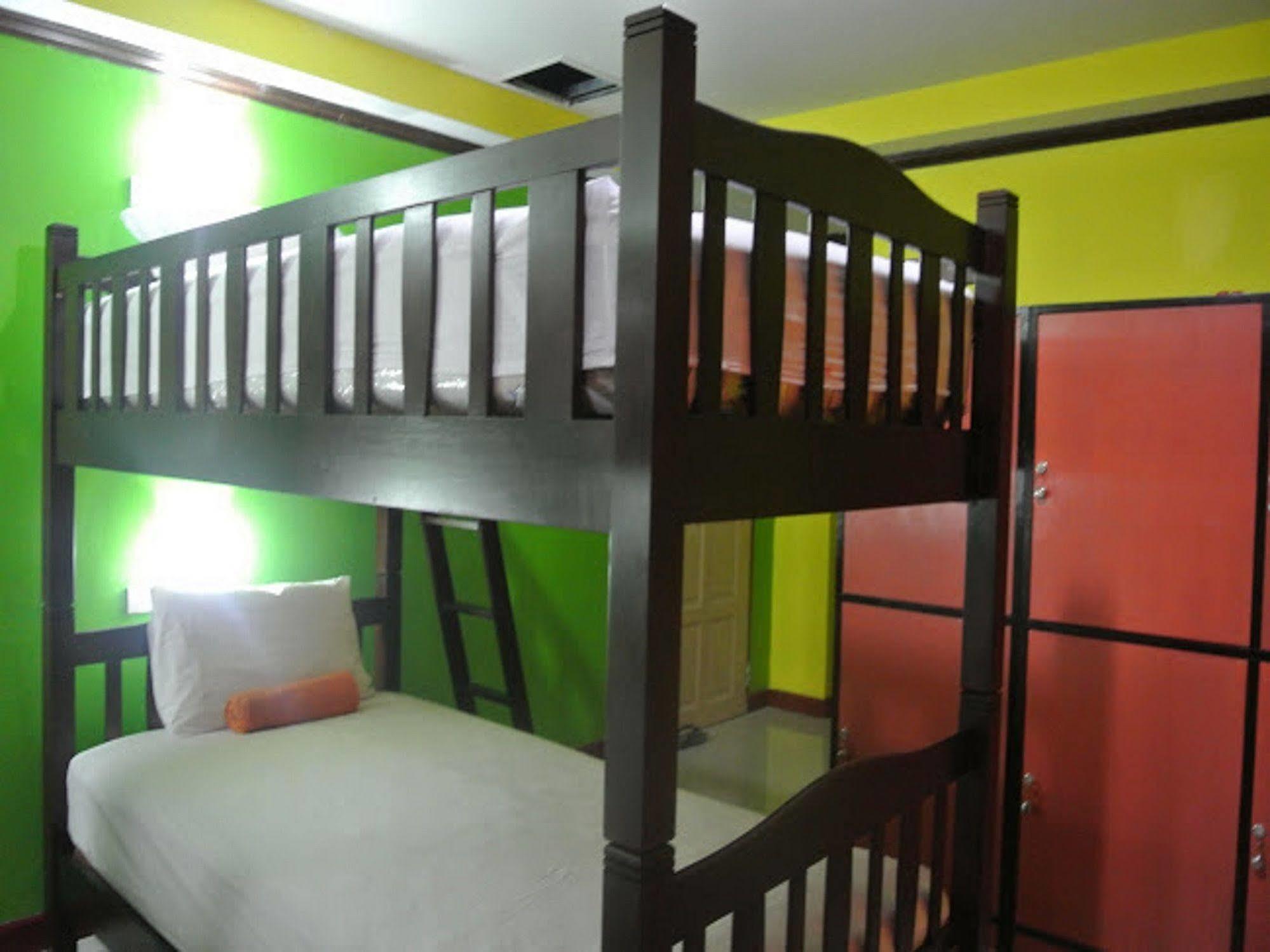 Silla Patong Hostel Εξωτερικό φωτογραφία