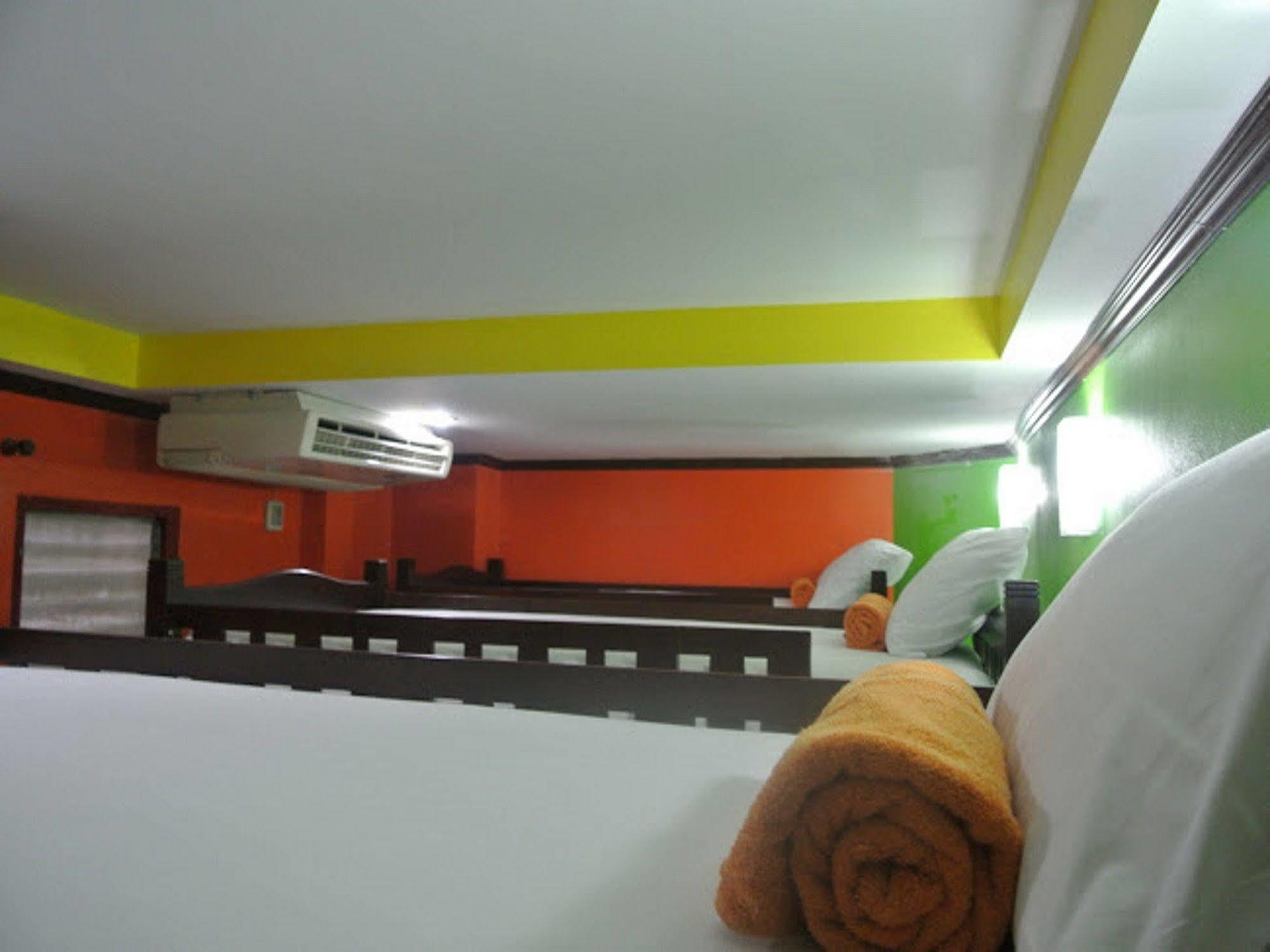 Silla Patong Hostel Εξωτερικό φωτογραφία