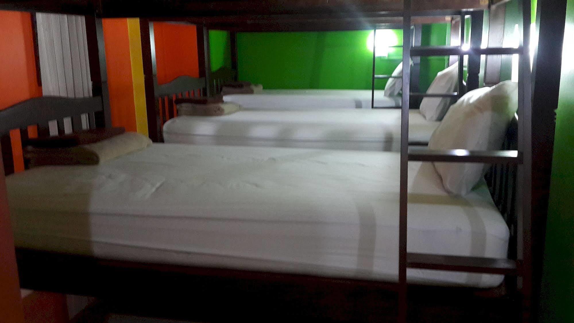 Silla Patong Hostel Εξωτερικό φωτογραφία
