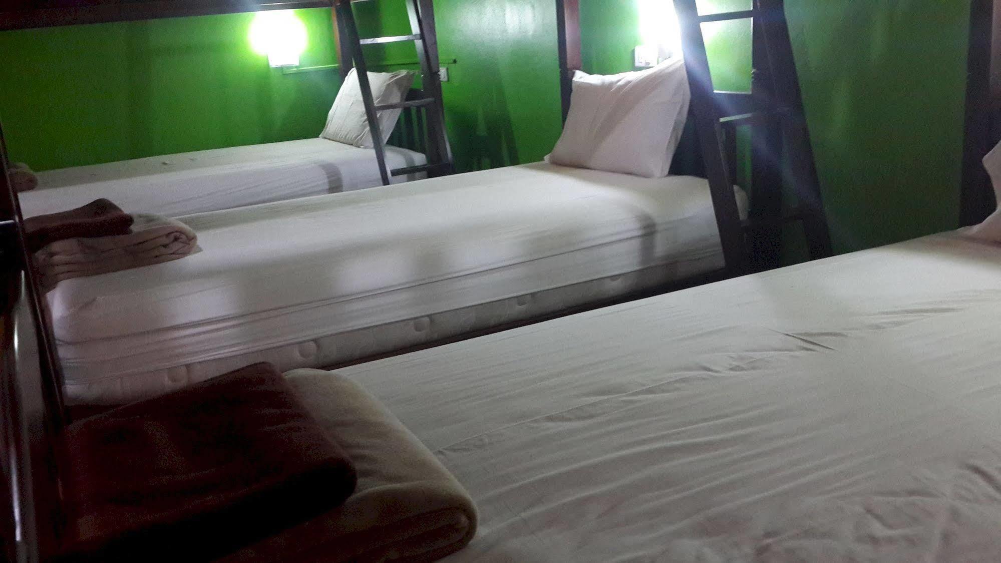 Silla Patong Hostel Εξωτερικό φωτογραφία